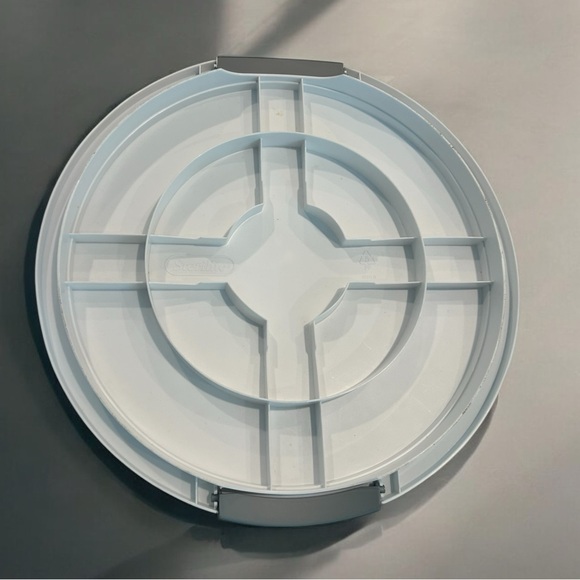 Sterilite Cake Carrier Container - Picture 3 of 6